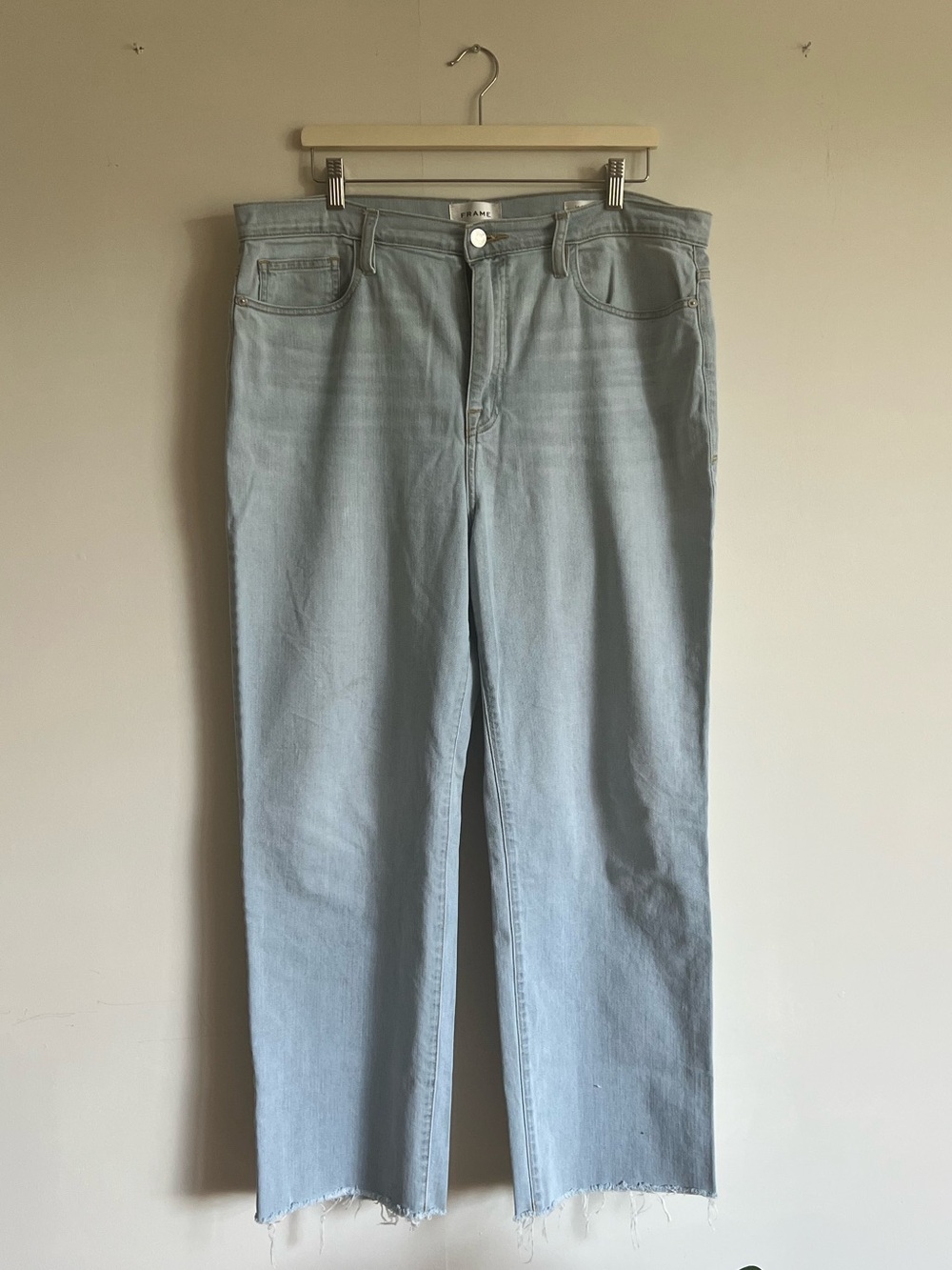 FRAME Le Jane Ankle Light Wash Raw Hem Jeans — Size 32